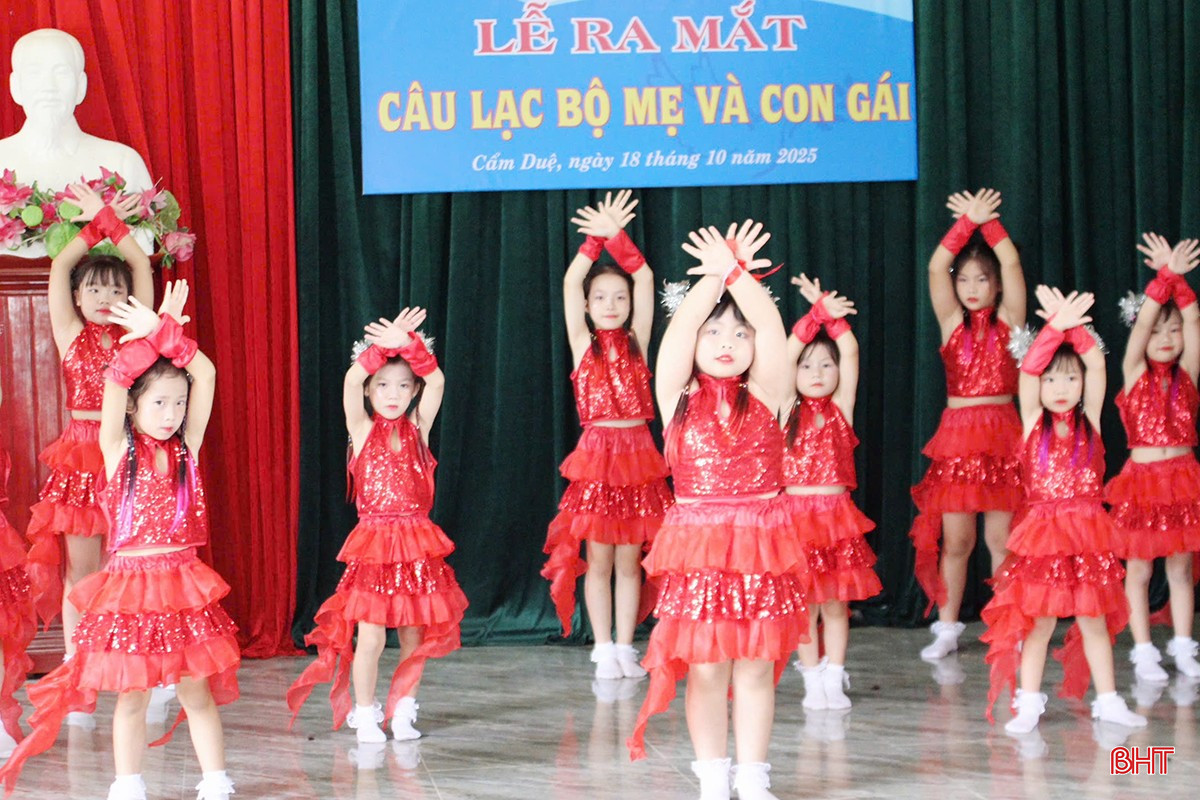 Hội LHPN xã Cẩm Duệ ra mắt mô hình Câu lạc bộ "Mẹ và con gái".