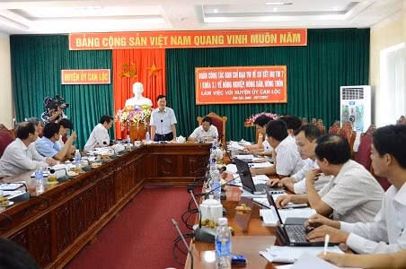 Làm việc với Huyện ủy Can Lộc