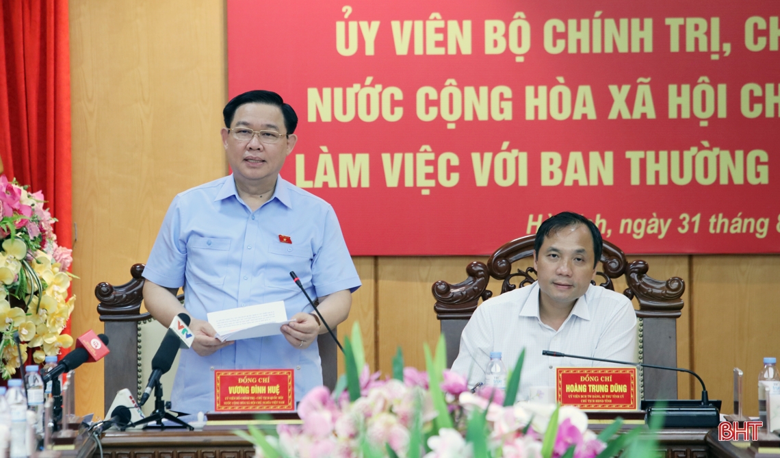 Chủ tịch Quốc hội Vương Đình Huệ làm việc với Ban Thường vụ Tỉnh ủy Hà Tĩnh