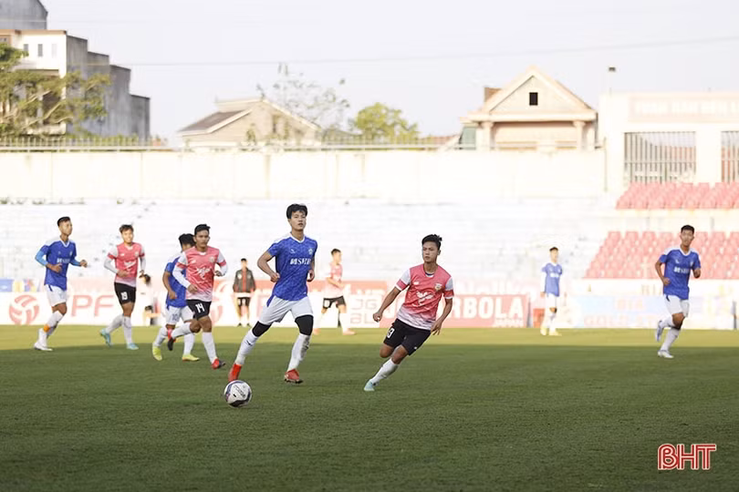 Sân vận động Hà Tĩnh mở cửa miễn phí Giải Bóng đá U21 quốc gia