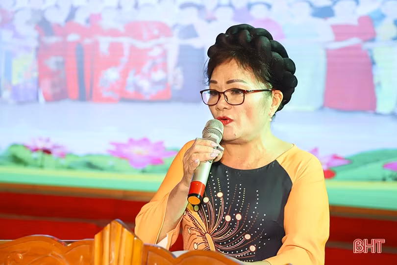 Ra mắt CLB Dân ca - dân vũ Thành Sen và biểu dương các nghệ nhân dân gian