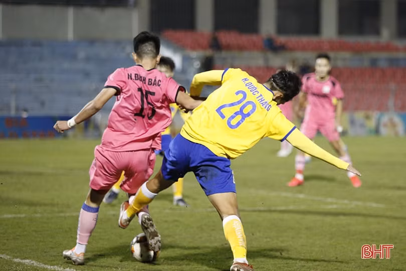 U21 Hồng Lĩnh Hà Tĩnh lội ngược dòng đánh bại U21 Đồng Tháp