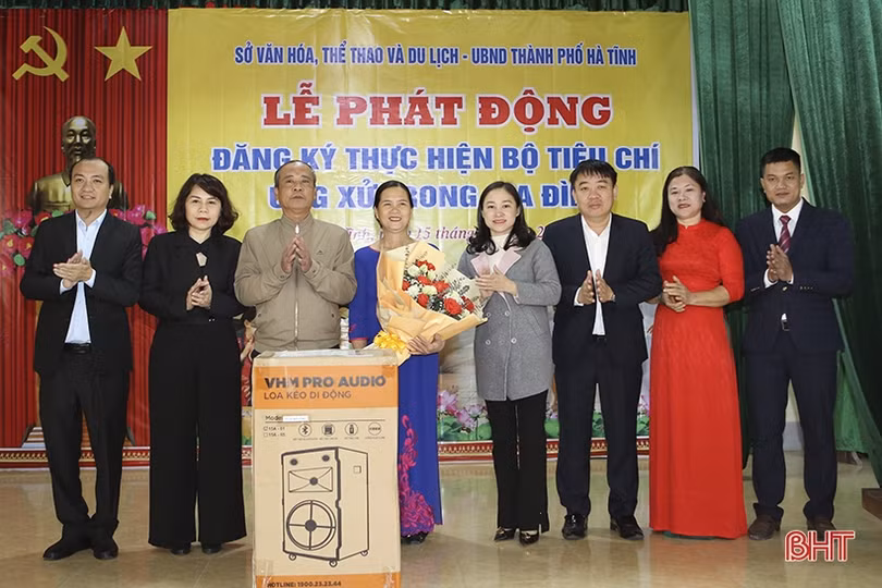 100 hộ dân TP Hà Tĩnh cam kết thực hiện “Bộ tiêu chí ứng xử trong gia đình”