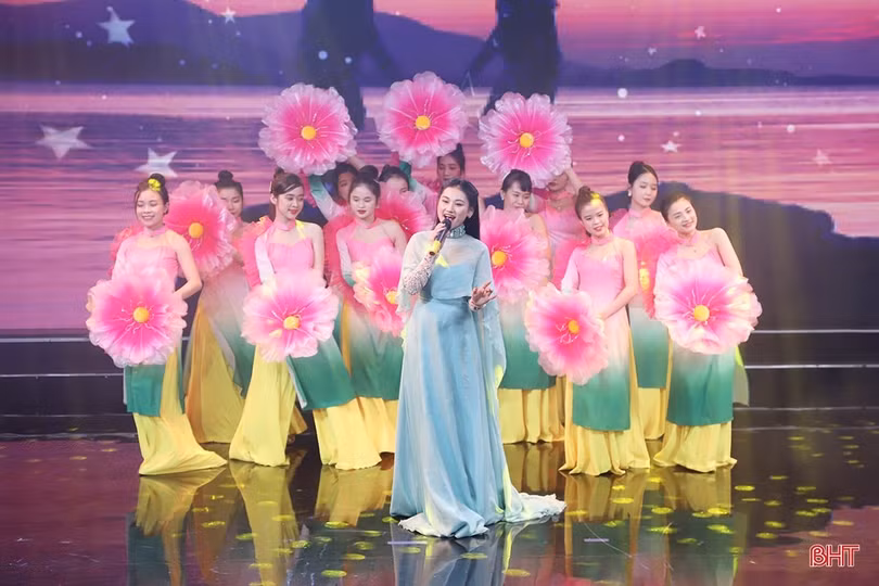 Gala “HTTV - Kết nối vòng tay nhân ái” kêu gọi gần 1,6 tỷ đồng hỗ trợ người nghèo