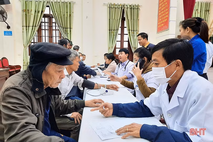 Formosa Hà Tĩnh tổ chức khám, cấp phát thuốc miễn phí cho 120 người dân