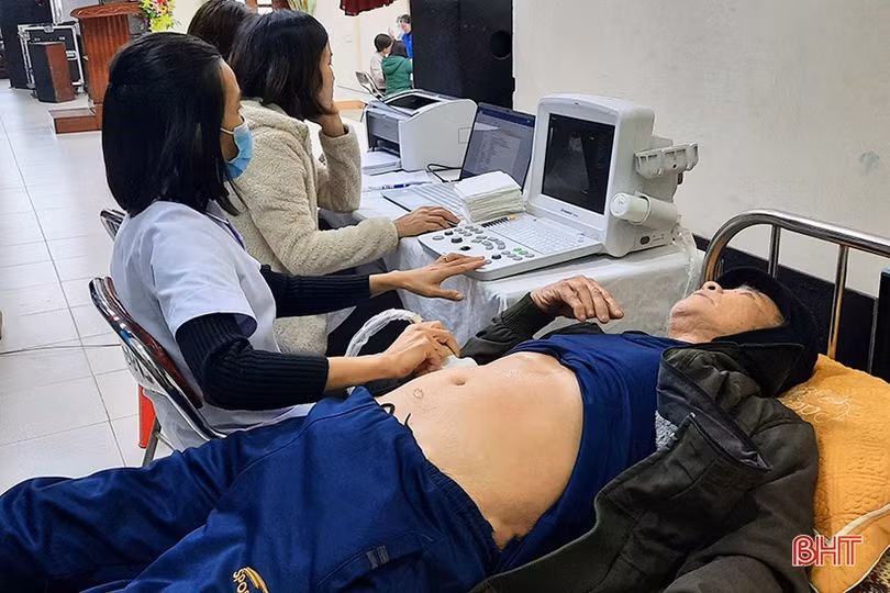 Formosa Hà Tĩnh tổ chức khám, cấp phát thuốc miễn phí cho 120 người dân
