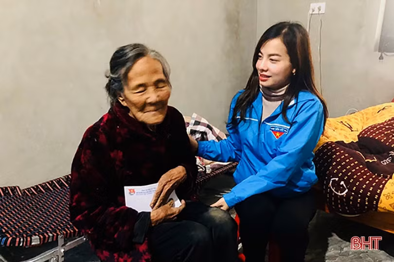 400 suất quà tết đến với gia đình khó khăn ở Hà Tĩnh
