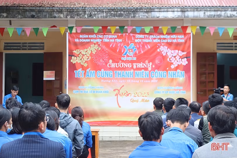Tết ấm cùng thanh niên công nhân cao su Hà Tĩnh