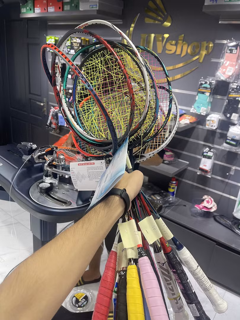 Cách chọn vợt cầu lông chính hãng tại HVShop