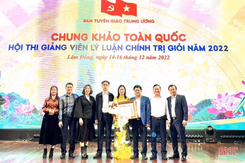 Thí sinh Hà Tĩnh đạt giải ba Hội thi Giảng viên lý luận chính trị giỏi toàn quốc