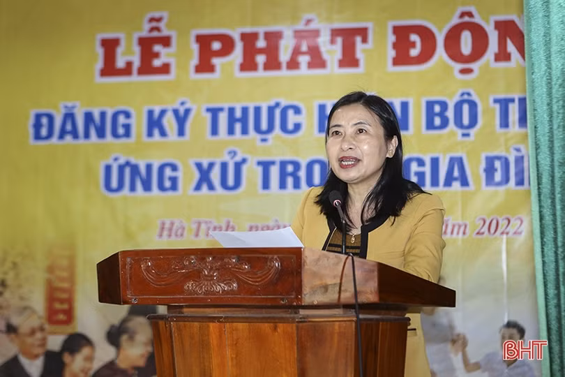 100 hộ dân TP Hà Tĩnh cam kết thực hiện “Bộ tiêu chí ứng xử trong gia đình”