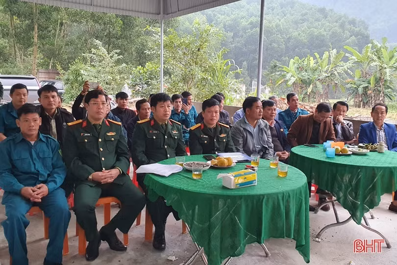 Bàn giao nhà ở cho chiến sỹ dân quân khó khăn