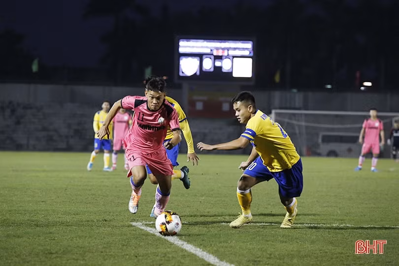 U21 Hồng Lĩnh Hà Tĩnh lội ngược dòng đánh bại U21 Đồng Tháp
