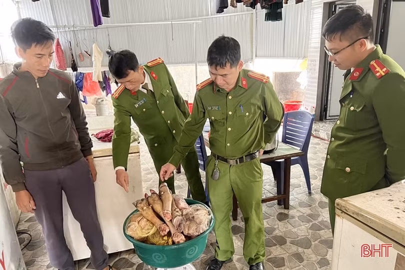 Hà Tĩnh: Phát hiện 415 kg sản phẩm động vật bẩn đang chờ bán ra thị trường 