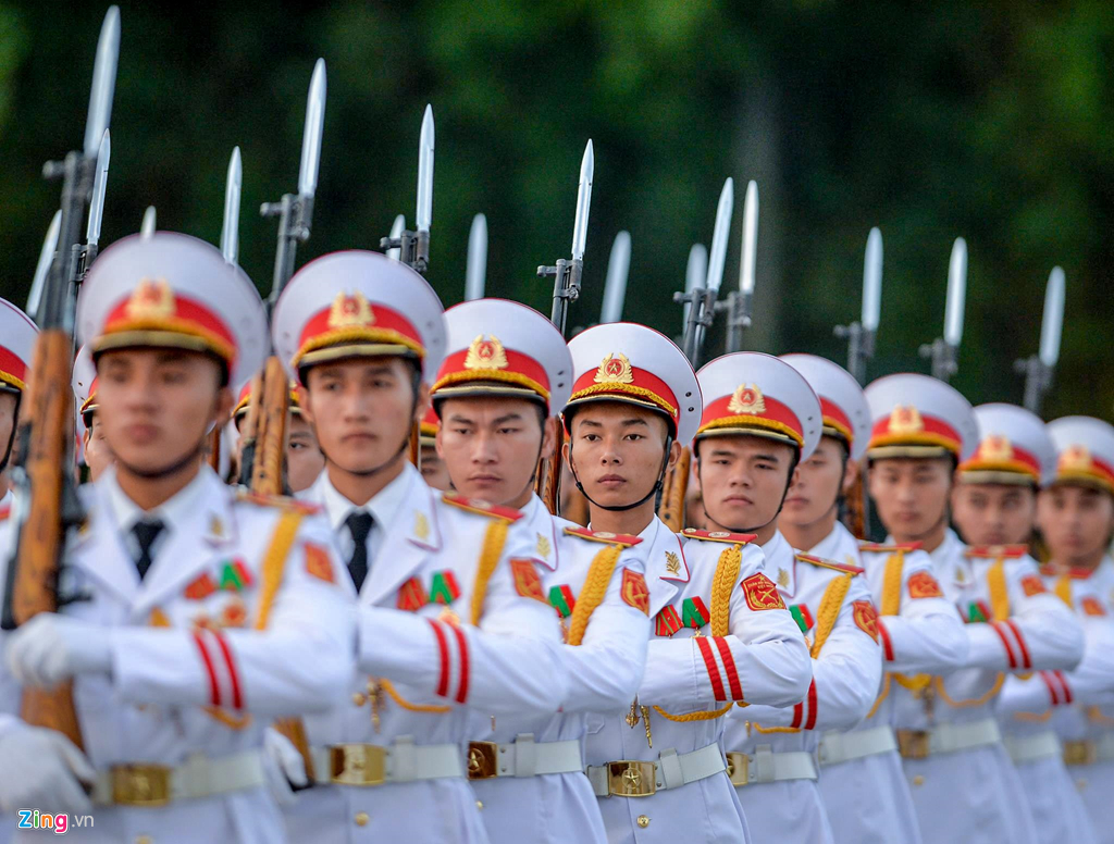 Nghi lễ thượng cờ ở Lăng Chủ tịch Hồ Chí Minh