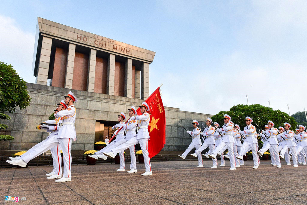 Nghi lễ thượng cờ ở Lăng Chủ tịch Hồ Chí Minh