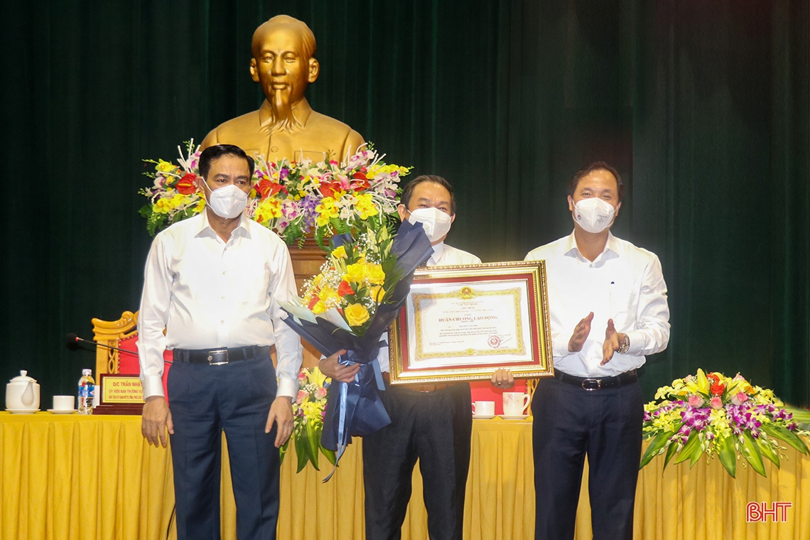 Phát huy kết quả của cuộc bầu cử, tập trung thực hiện tốt nhiệm vụ phòng, chống dịch Covid-19 và phát triển KT-XH