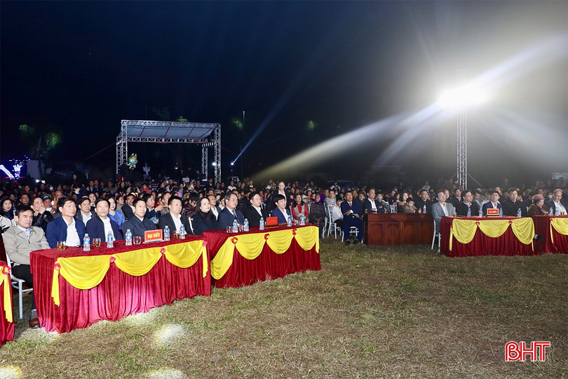 Đại biểu tham dự chương trình.