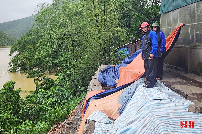 Ngay sau khi rà soát, nắm bắt thông tin, chính quyền địa phương đã lên phương án sơ tán gia đình ông Nguyễn Văn Lâm ở thôn 6, với 5 nhân khẩu đến nơi an toàn.