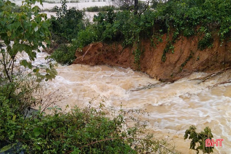 Mưa lớn gây sạt lở ở thôn Liên Châu (xã Thượng Đức)