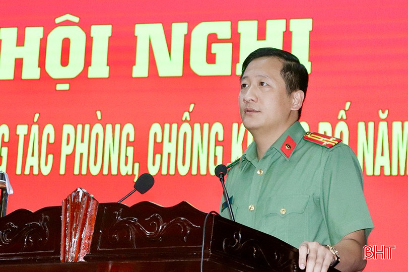 Thượng tá Nguyễn Quốc Hùng - Phó Giám đốc Công an tỉnh, Chánh văn phòng Ban Chỉ đạo phòng, chống khủng bố tỉnh khai mạc hội nghị.