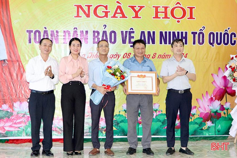 UBND huyện Vũ Quang tặng giấy khen cho cán bộ, Nhân dân xã Thọ Điền vì đã có thành tích xuất sắc trong phong trào “Toàn dân bảo vệ an ninh Tổ quốc”.