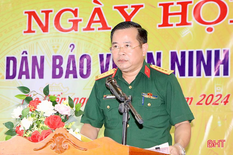 Đại tá Nguyễn Xuân Thắng - Chỉ huy trưởng Bộ CHQS tỉnh phát biểu tại ngày hội.