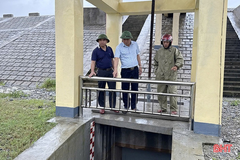 Toàn cảnh Hà Tĩnh ứng phó bão số 10 ảnh 58