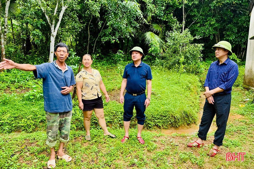 Đoàn đã đến kiểm tra khu vực rú Dầu (thôn Thượng Tiến) - nơi có 7 hộ dân với 14 nhân khẩu sinh sống, tiềm ẩn nguy cơ sạt lở cao và thôn Hoà Thái - nơi có 5 hộ dân với 13 nhân khẩu sinh sống ở vùng sâu trũng ven sông Ngàn Sâu.