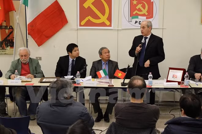 dang cong san italy to chuc hoi thao ve cach mang viet nam