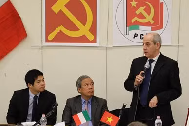 dang cong san italy to chuc hoi thao ve cach mang viet nam