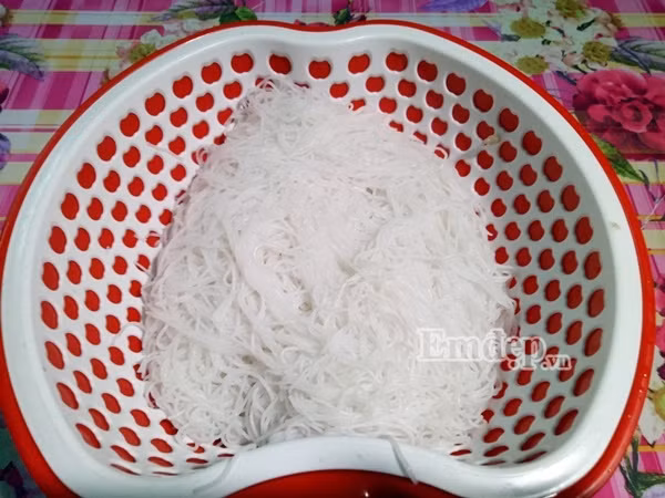 chuan bi bun cha ca ngon lanh cho bua sang ngay cuoi tuan