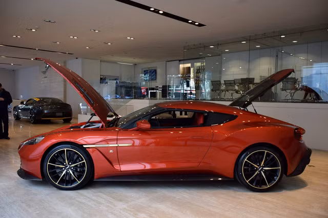 soi tung chi tiet cua sieu pham aston martin vanquish zagato ngoai doi thuc
