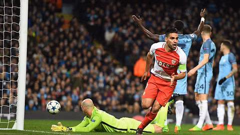 man city ha monaco trong ngay aguero va falcao cung toa sang