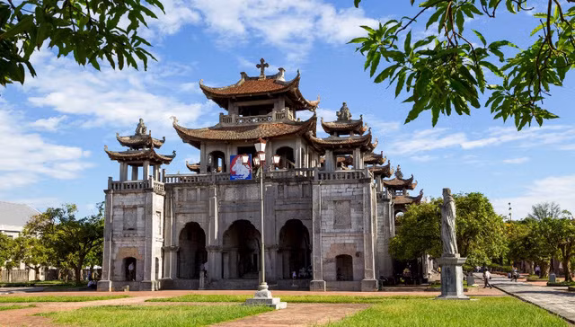 chiem nguong ve dep nhung nha tho noi tieng nhat viet nam