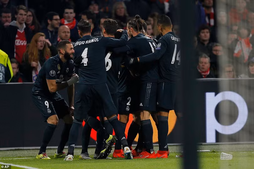 Được VAR cứu, Real rộng cửa vào tứ kết Champions League