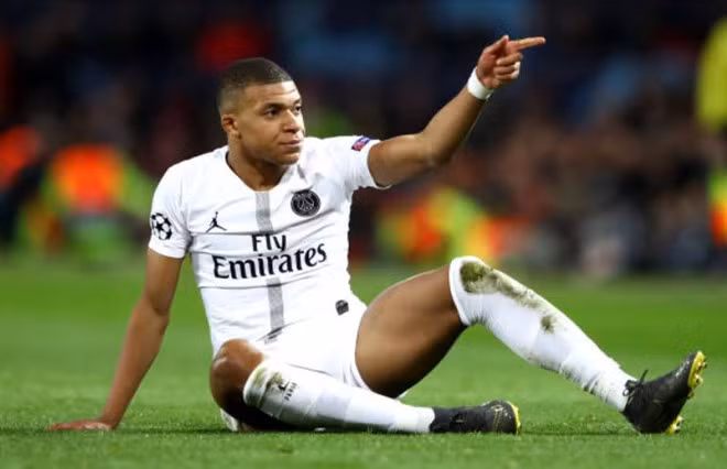 Pogba nhận thẻ đỏ, MU thua PSG 0-2 trên sân nhà