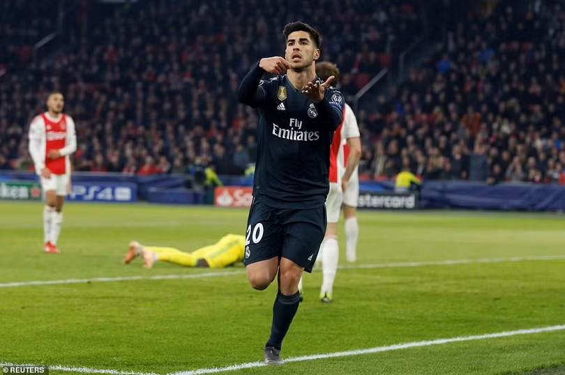 Được VAR cứu, Real rộng cửa vào tứ kết Champions League