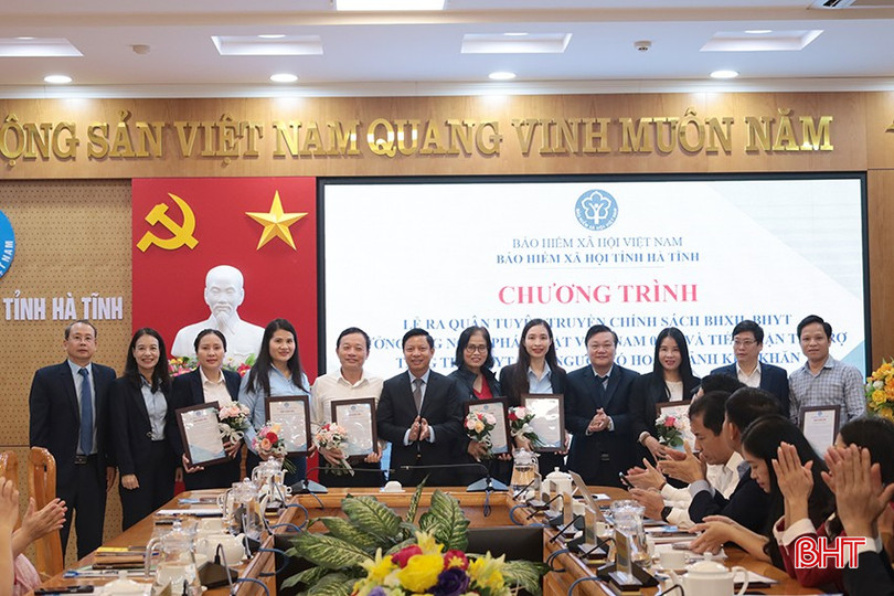 bqbht_br_trao-tang-bieu-trung.jpg