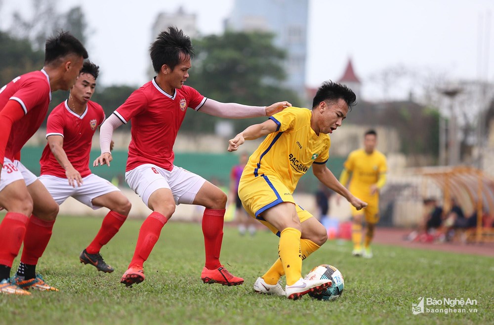 Sông Lam Nghệ An thắng chật vật Hồng Lĩnh Hà Tĩnh 3 - 2 trên sân Vinh