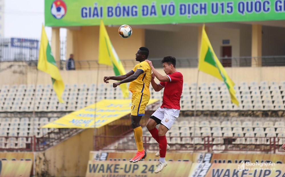 Sông Lam Nghệ An thắng chật vật Hồng Lĩnh Hà Tĩnh 3 - 2 trên sân Vinh