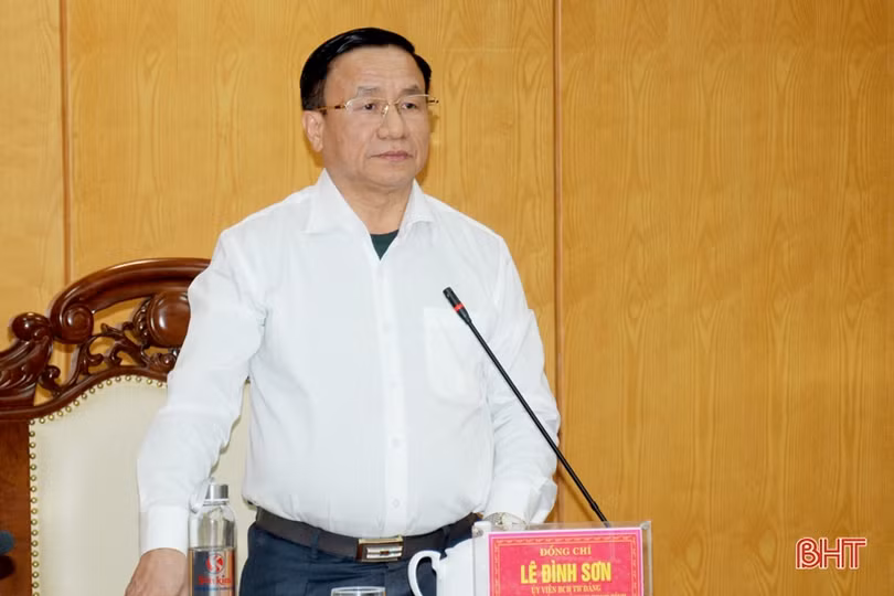 Hà Tĩnh họp bàn bổ cứu các nội dung liên quan sáp nhập xã, văn kiện Đại hội Đảng bộ tỉnh