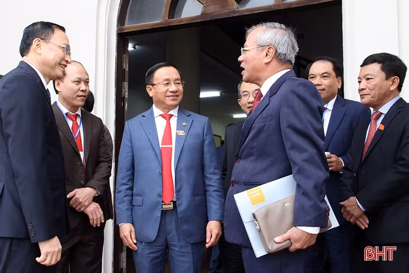 Hội đồng nhân dân tỉnh Hà Tĩnh hoàn thành phiên khai mạc Kỳ họp thứ 12
