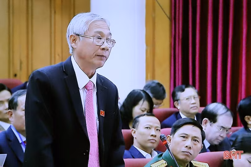 Giám đốc Sở Tài nguyên - Môi trường Hà Tĩnh Hồ Huy Thành đăng đàn trả lời chất vấn