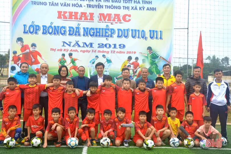 Khai mạc lớp bóng đá U10, U11 đầu tiên tại thị xã Kỳ Anh