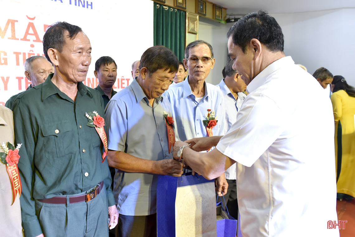 Thực hiện đầy đủ, kịp thời, công khai, minh bạch các chế độ, chính sách với người có công