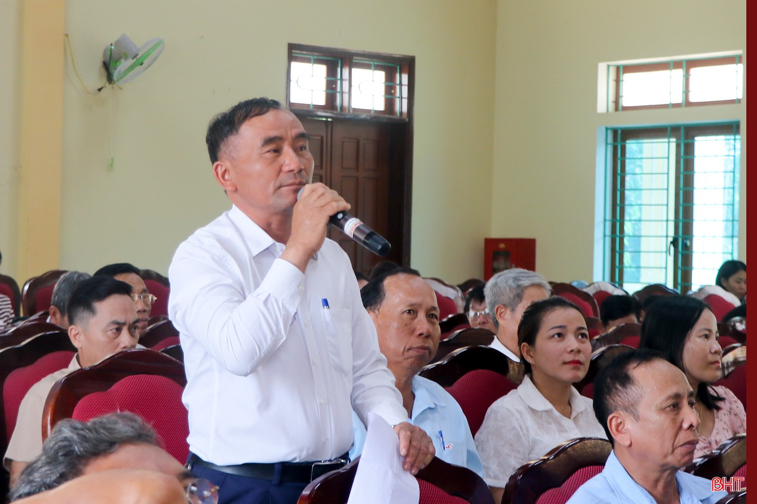 Cử tri Bùi Đức Chinh (tổ dân phố 1, phường Nam Hồng Lĩnh) kiến nghị có giải pháp quản lý, xử lý nghiêm tình trạng xả thải các khu chăn nuôi, nhà máy, xí nghiệp.