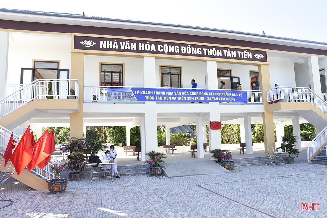 Bí thư Tỉnh ủy dự lễ khánh thành 2 nhà văn hóa cộng đồng kết hợp tránh bão, lũ ở Thạch Hà