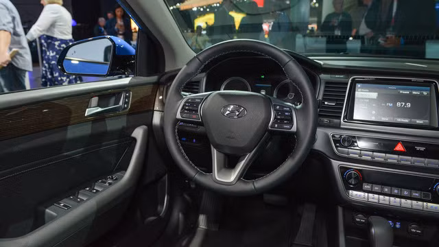 hyundai sonata 2018 ban quoc te trinh lang san sang doi dau toyota camry