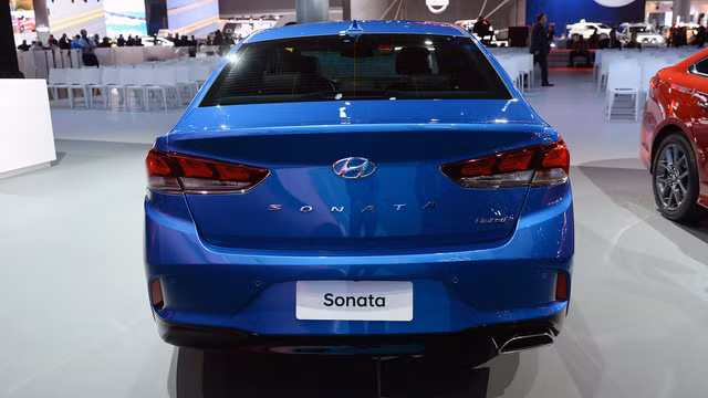 hyundai sonata 2018 ban quoc te trinh lang san sang doi dau toyota camry